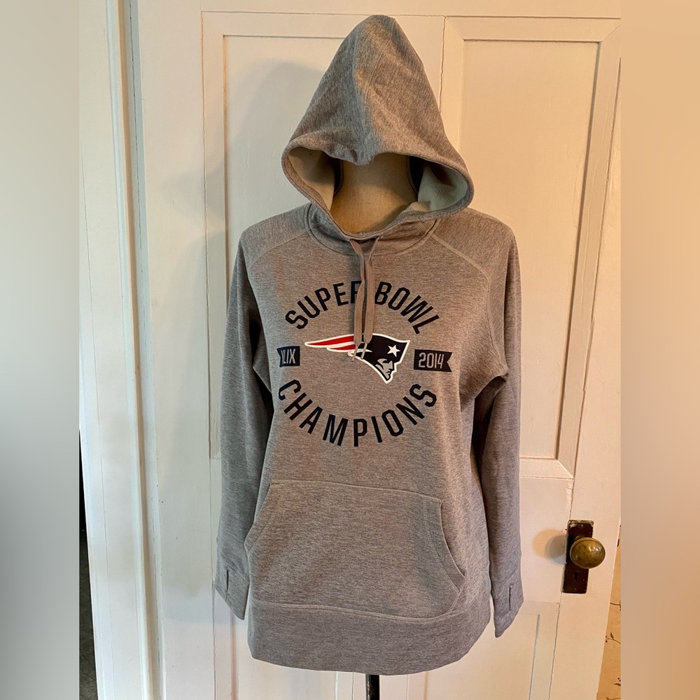 Patriots Woman's 2014 Superbowl Sweatshirt, Size L